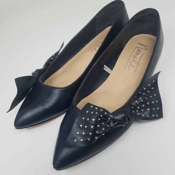 Annette Studio by Nanette Lepore. Cute flats with silver studded bow. - Picture 4 of 15